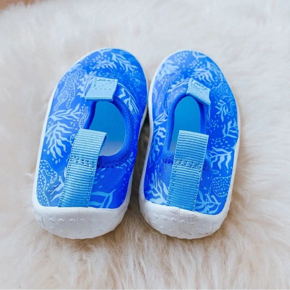 Cat & Jack water shoes, size 8